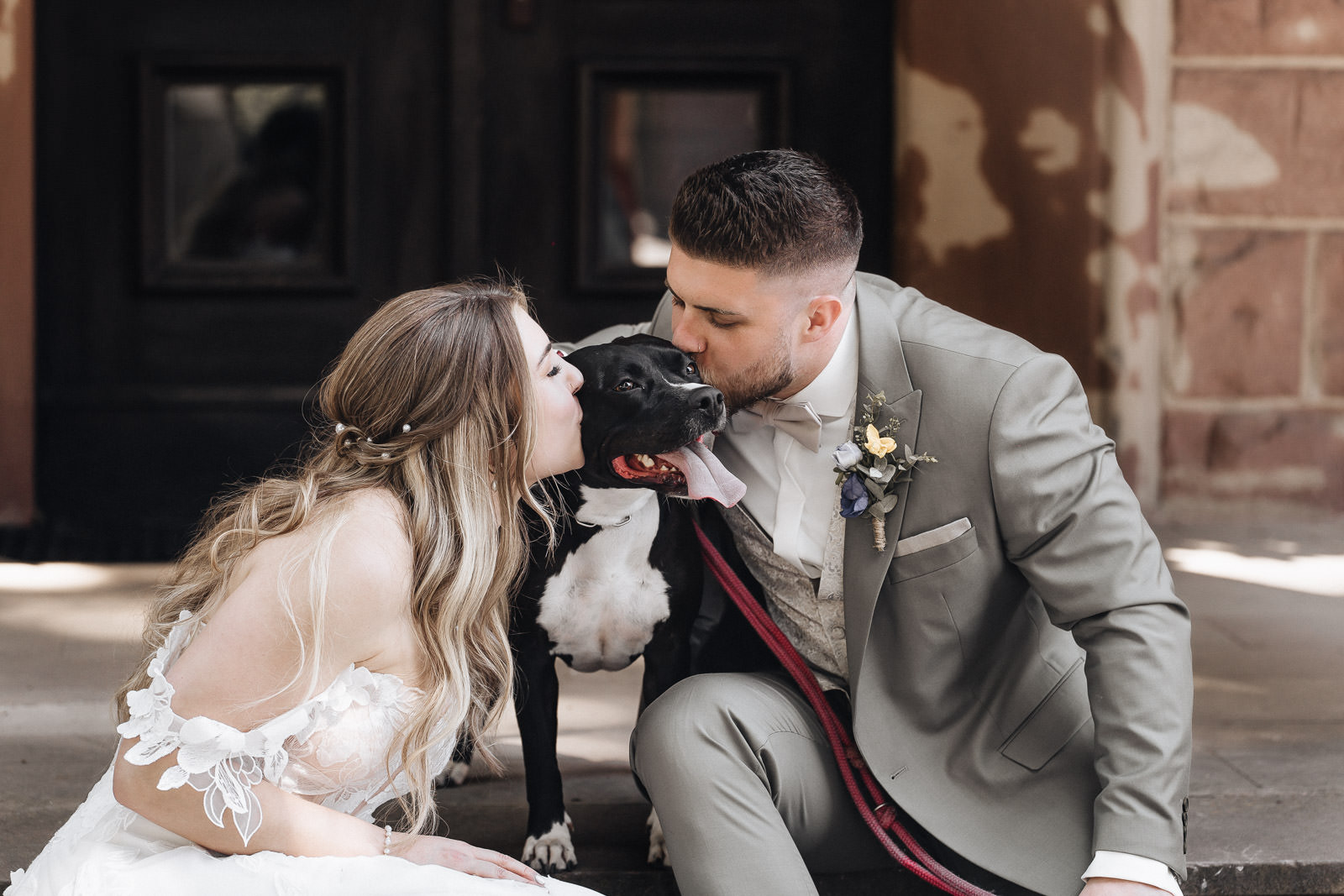 Brautpaarshooting mit Hund Hochzeitsreportage Saarland Mona Fotografie